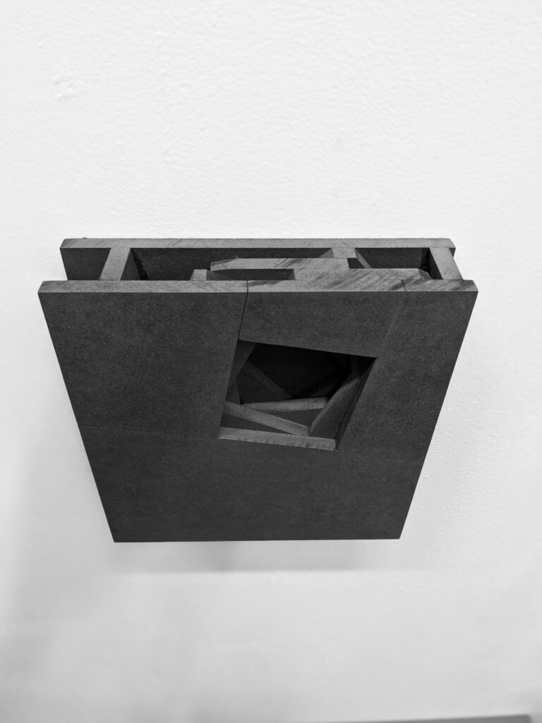 bovenaanzicht Object black - A, Gijs Pape, 2025